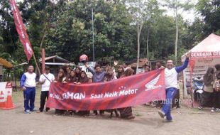 Keren! Santri SMK Azzahro Kendal Khusyuk Modifikasi Sepeda Motor