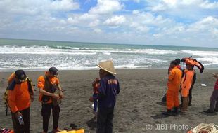 Dua Pelajar Tenggelam di Pantai Mangrove Jembatan Api-Api