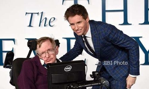 Sedihnya Eddie Redmayne Kehilangan Stephen Hawking