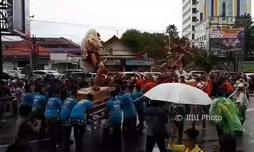 AGENDA SEMARANG : Pawai Ogoh-Ogoh Diguyur Hujan