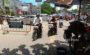 FLYOVER MANAHAN SOLO: Duh, Pengendara Motor Lewati City Walk Hindari Macet di Purwosari