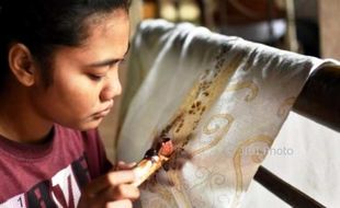 FOTO KERAJINAN SEMARANG : Batik Tulis dari Sanggar Batik Semarang 16