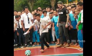 AGENDA SEMARANG : David Beckham Main Bola di Semarang, Netizen Heboh