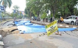 JALAN RUSAK SEMARANG : DPU Kota Semarang Sebut Jl. Pawiyatan Luhur Labil, Begini Solusinya…