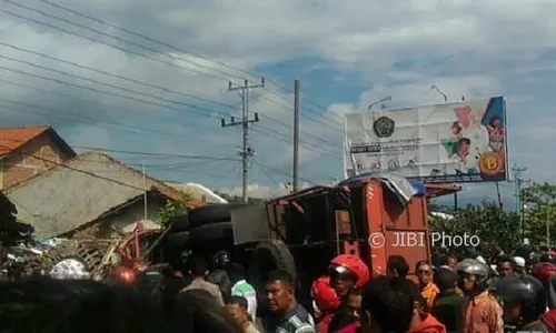 KECELAKAAN BREBES : Tabrakan Karambol Tewaskan 6 Orang Diduga Karena Rem Truk Blong