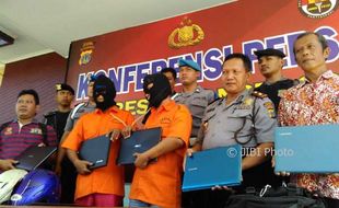 KRIMINAL KULONPROGO : 2 Maling Ini Hanya Butuh 10 Menit untuk Bawa Kabur 10 Laptop