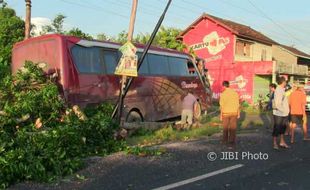 KECELAKAAN KULONPROGO : Oleng setelah Menyerempet Sepeda, Pengendara Motor Tewas Tertabrak Bus