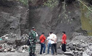 Wonogiri Hari Ini: 29 Oktober 2011, Penambang Meninggal Tertimbun Pasir