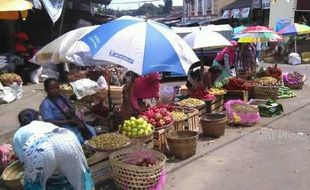 PASAR TRADISIONAL SALATIGA : Pasar Blauran II Dibuka, Masih Ada Pedagang di Jalanan