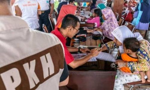 Foto Bantuan Sosial PKH Disalurkan di Demak