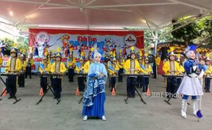 SD MP3 Jogja Juara Umum Lomba Drumband di Kids Fun