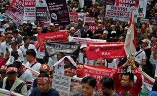 FOTO DEMO SEMARANG : Registrasi SIM Card Picu Unjuk Rasa