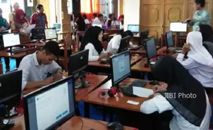 PENDIDIKAN KUDUS : 318 Peserta Kejar Paket C Simulasikan UNBK