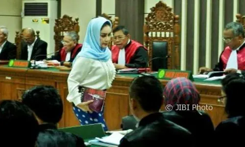 FOTO KORUPSI TEGAL : Hakim Telusuri Aliran Dana Siti Masitha