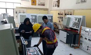 Lulusan Vokasi D3 Teknik Elektro dan Teknik Mesin STTNAS Dibekali Sertifikat Kompetensi