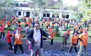 PILKADA 2018 : Ganjar Blusukan ke Pasar Karangayu, Sudirman Senam Pagi di Wonosobo