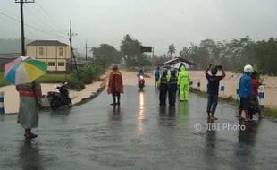 BENCANA PACITAN : Sungai Grindulu Meluap Saat Hujan, 3 Desa di Arjosari Kebanjiran