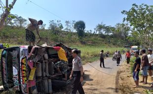 Bus Wisata SD Sragen Terguling, Sopir Diduga Tak Kuasai Medan