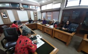 Ribuan Mahasiswa Kepung DPRD Solo, Begini Kondisi Anggota Dewan