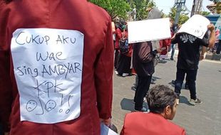 Tulisan-Tulisan Unik #BengawanMelawan, Begini Jika Sobat Ambyar Ikutan Demo