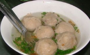 Sukses Bikin Bingung, Status Facebook Pedagang Bakso Ini Viral