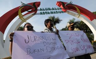 Puluhan Jurnalis Madiun Aksi Diam, Protes Pembungkaman Aktivis