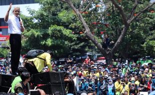 Taman Depan DPRD Jateng Rusak, Ganjar Ajak Mahasiswa Perbaiki