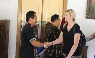 6 Guru Australia Belajar Mengajar di Jepara