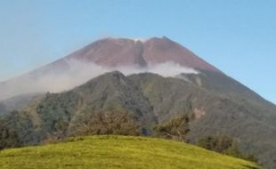 5 Fakta Gunung Slamet: Mitos Ramalan Jayabaya - Pulau Jawa Terbelah