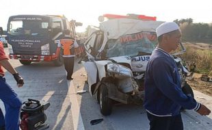 Polisi Belum Tetapkan Tersangka Ambulans Tabrak Truk di Tol Pejagan