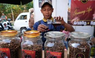 Jumat Jadi Hari Minum Kopi di Temanggung