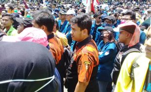 Pemuda Pancasila Gabung Demo RUU KUHP di Semarang, Mahasiswa Minta Bendera Diturunkan