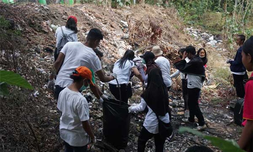 World Cleanup Day, Mahasiswa UKSW Punguti Sampah di Salatiga