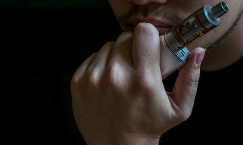 Vape Lebih Berisiko Dibandingkan Rokok, Bisa Picu Kanker Hidung dan Sinus