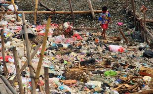 DLH Sukoharjo Cek Lokasi Pembuangan Sampah Ke Kali Jenes Solo