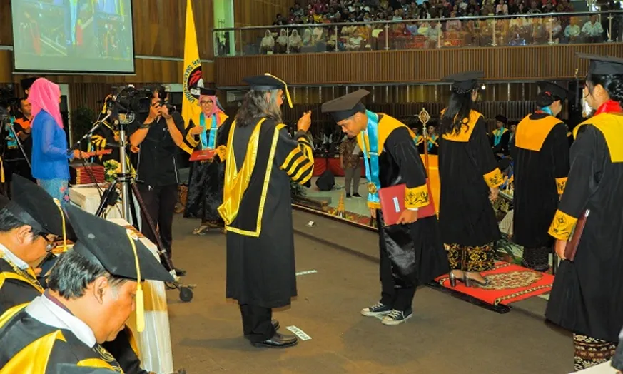 UKSW Salatiga Lepas 950 Sarjana Anyar