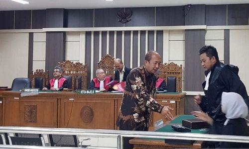 Mantan Bupati Sragen Agus Fatchur Rahman Dituntut 1,5 Tahun Penjara