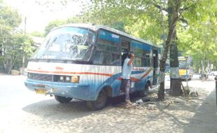 Dilema Bus Solo-Sragen Terpaksa Beroperasi Demi Layani Penumpang