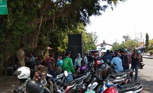 Warga Batang Demo Minta Pilkades Ulang