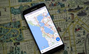 Truk Semen Terguling Gara-Gara Sopir Terlalu Percaya Google Maps