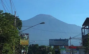 Aktivitas Fluktuatif, Gunung Slamet Bertahan Waspada