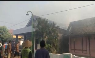 Korsleting Listrik Hanguskan Rumah Warga Madiun