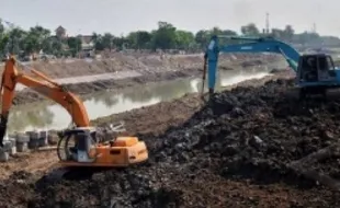 Hampir Penghujan, Jateng Mulai Keruk Sedimentasi Sungai