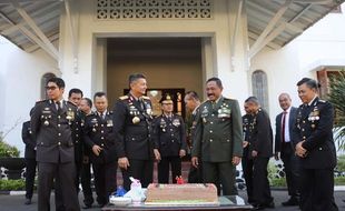 Polda Jateng Beri Pangdam Diponegoro Kejutan HUT TNI