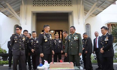 Polda Jateng Beri Pangdam Diponegoro Kejutan HUT TNI