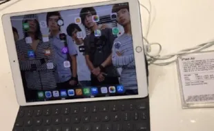 Iseng Banget, Wallpaper Ipad Apple Store Korea Diganti Foto Kangen Band