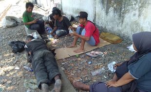 Makan Siang untuk Pemulung & Gelandangan di Gilingan Solo