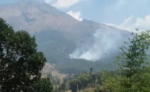 Pantangan Mendaki Gunung Sumbing: Tak Boleh Bertiga