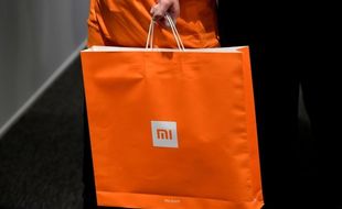 Xiaomi Bikin Smartphone Berlayar Super Jernih