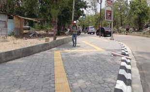 Soal Jalur Zigzag untuk Tunanetra di Trotoar Solo, Netizen: Jiwa Seninya Tinggi